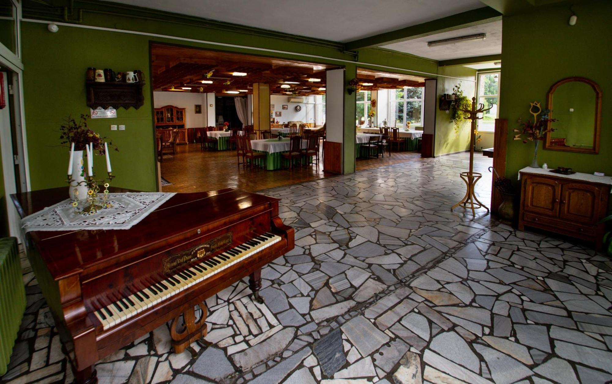 Zajazd Grodek Bujak Robert Naclegi I Restauracja Grodkow  Luaran gambar